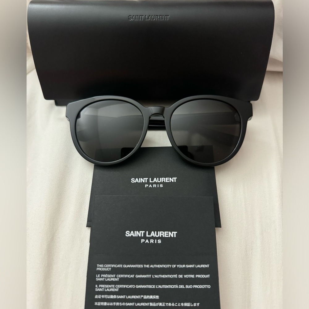 NEW YVES SAINT LAURENT SUNGLASSES (Authenticity Card & Original Case)